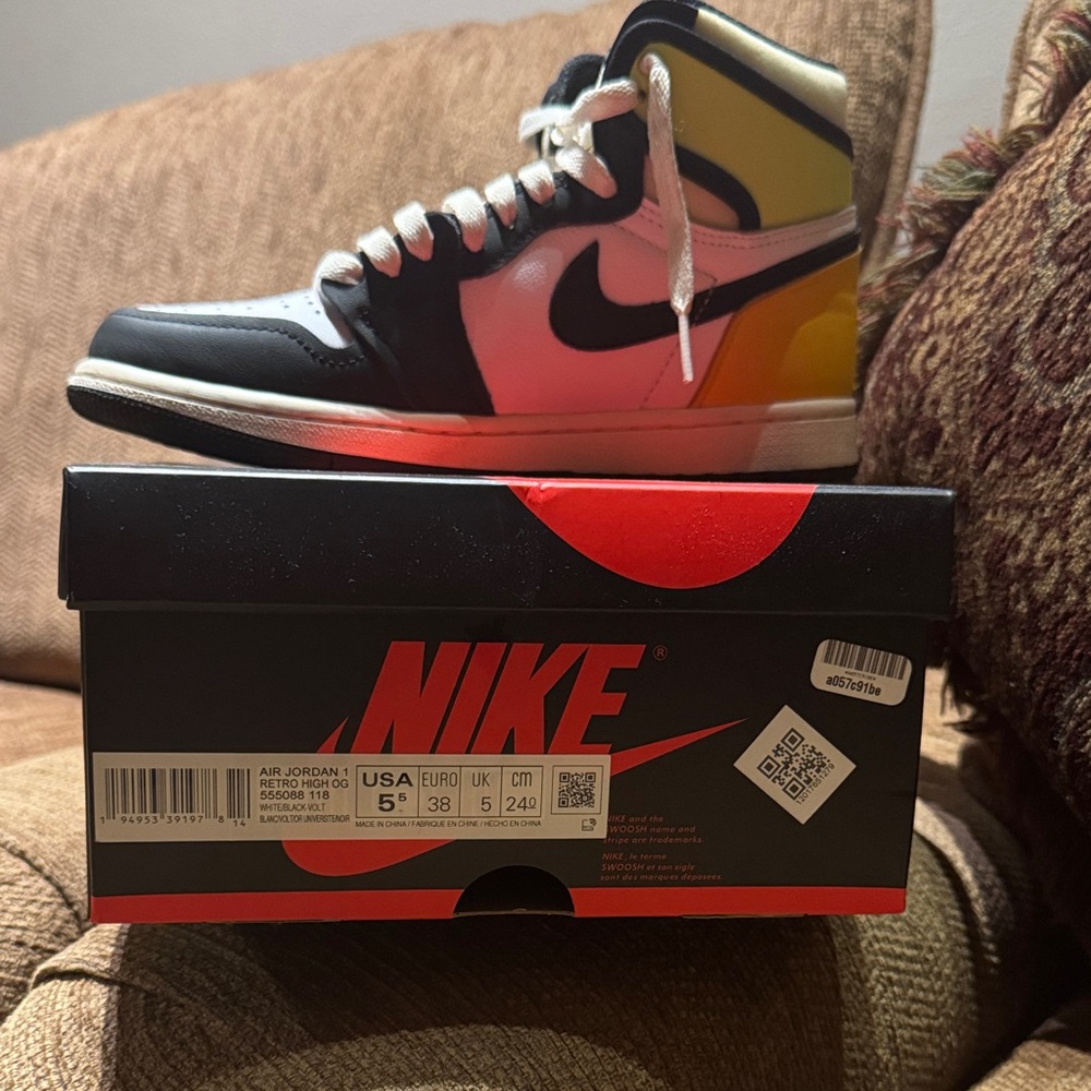 Nike Air Jordan 1 Retro High Black Yellow White